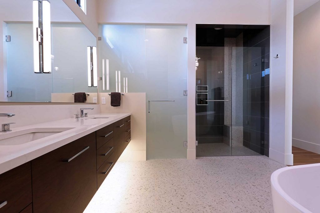 Lakeside Contemporary 7